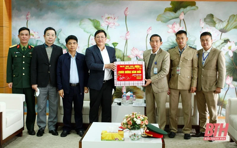Phó Chủ tịch UBND tỉnh Mai Xuân Liêm kiểm tra tình hình sản xuất, đời sống Nhân dân và tặng quà gia đình chính sách tại huyện Thọ Xuân