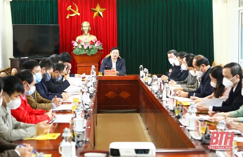 Phó Chủ tịch UBND tỉnh Mai Xuân Liêm kiểm tra tình hình sản xuất, đời sống Nhân dân và tặng quà gia đình chính sách tại huyện Thọ Xuân