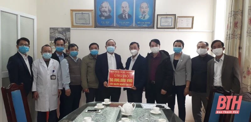 Bệnh viện Đa khoa Tâm Đức Cầu Quan tặng 100 suất quà tết cho hộ nghèo