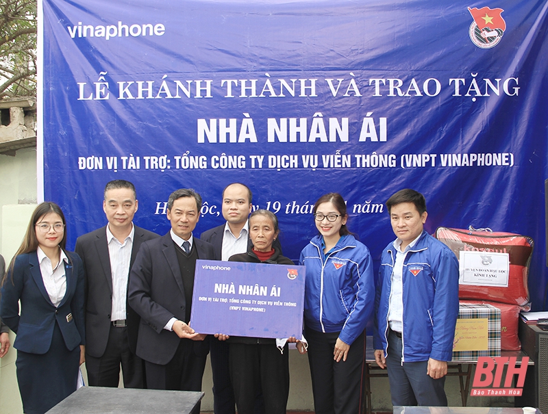 VNPT VinaPhone trao tặng nhà nhân ái cho gia đình có hoàn cảnh khó khăn trên địa bàn tỉnh Thanh Hóa