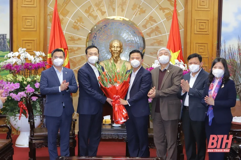 Đồng chí Bí thư Tỉnh ủy Đỗ Trọng Hưng tiếp Chủ tịch HĐQT Ngân hàng Ngoại thương Việt Nam thăm và chúc tết tại Thanh Hóa