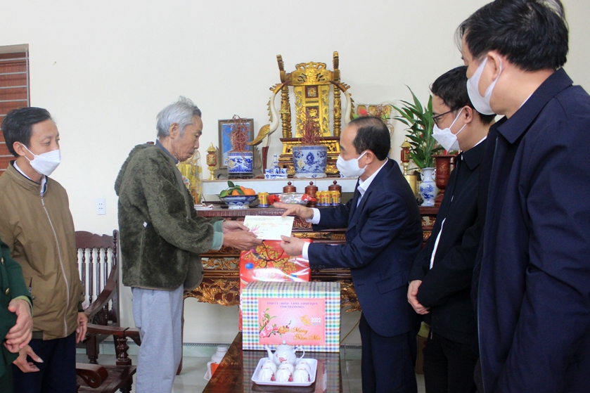 Phó Chủ tịch Thường trực HĐND tỉnh Lê Tiến Lam kiểm tra tình hình sản xuất và đời sống tại huyện Nga Sơn