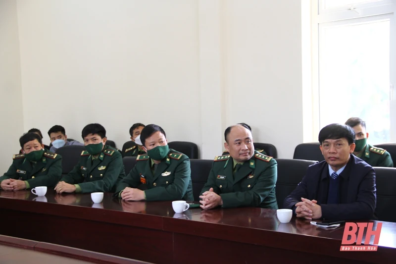 Sở VH,TT&DL thăm và tặng quà cán bộ, chiến sỹ Đồn Biên phòng Tam Thanh