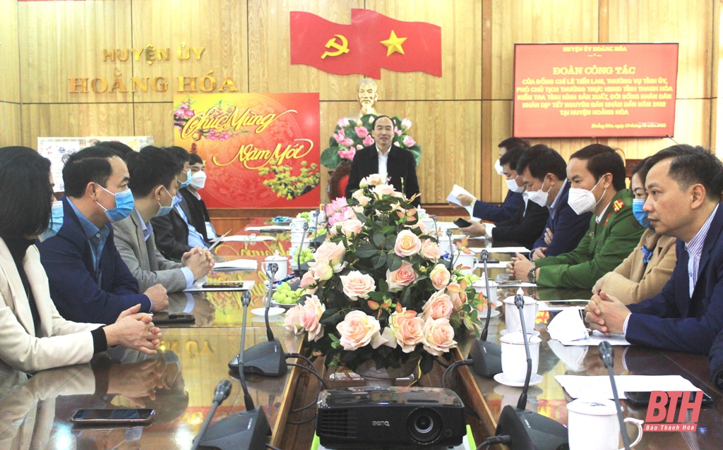 Phó Chủ tịch Thường trực HĐND tỉnh Lê Tiến Lam kiểm tra tình hình sản xuất, đời sống và thăm gia đình chính sách huyện Hoằng Hóa