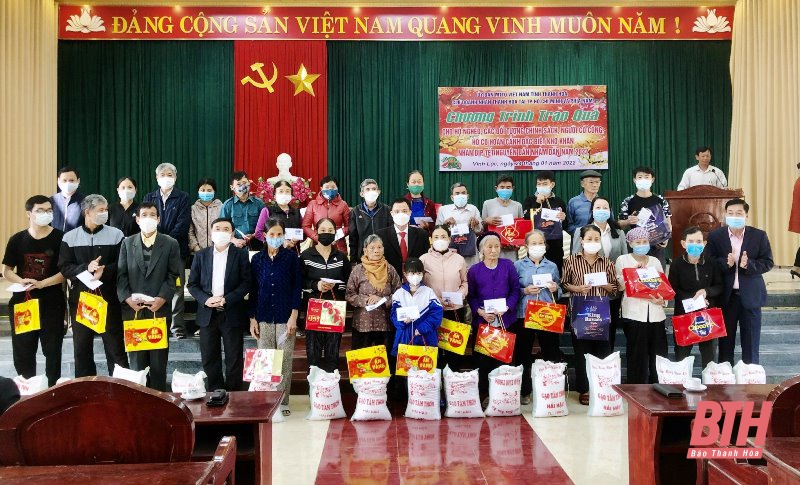 Câu lạc bộ doanh nhân Thanh Hóa tại TP Hồ Chí Minh - phía Nam trao 2.000 suất quà tết cho người nghèo