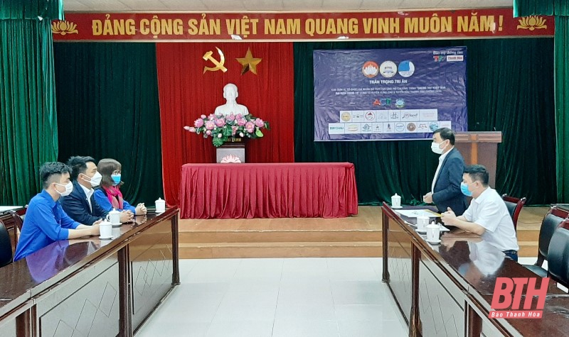 CLB Thanh niên Thanh Hoá - phía Nam trao quà hỗ trợ các huyện miền núi thực hiện phòng, chống dịch COVID-19