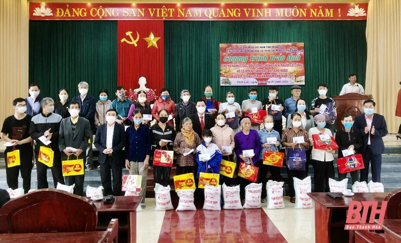 Hơn 427.000 phần quà trao gửi yêu thương đến các gia đình có hoàn cảnh khó khăn trong dịp Tết Nguyên đán Nhâm Dần 2022