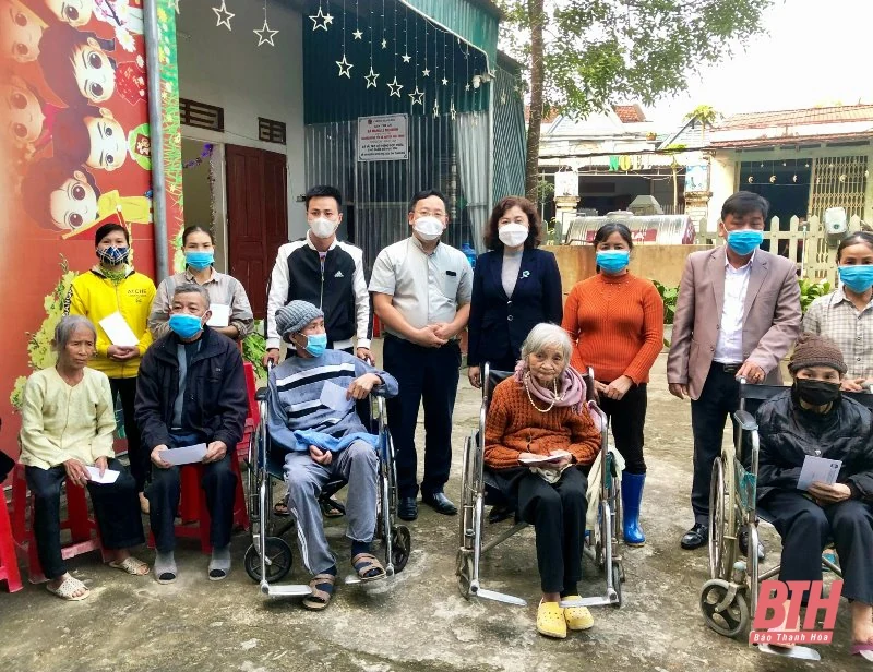 Hơn 427.000 phần quà trao gửi yêu thương đến các gia đình có hoàn cảnh khó khăn trong dịp Tết Nguyên đán Nhâm Dần 2022