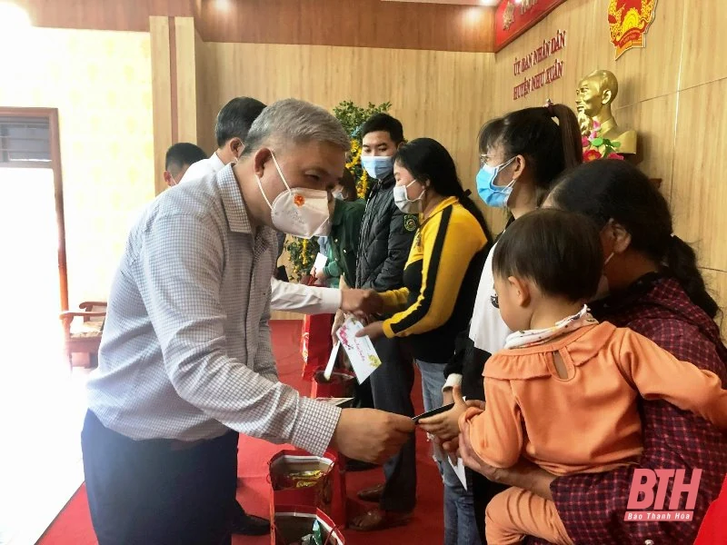 Hơn 427.000 phần quà trao gửi yêu thương đến các gia đình có hoàn cảnh khó khăn trong dịp Tết Nguyên đán Nhâm Dần 2022