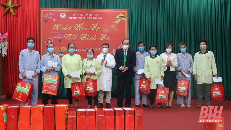 “Xuân Ấm áp - Tết Bình An” cho bệnh nhân tại Bệnh viện Ung bướu tỉnh Thanh Hóa