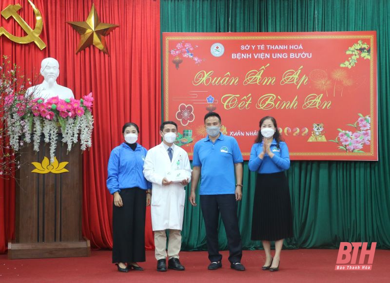 “Xuân Ấm áp - Tết Bình An” cho bệnh nhân tại Bệnh viện Ung bướu tỉnh Thanh Hóa