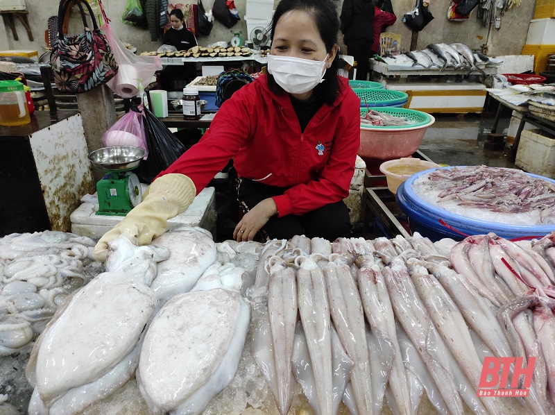 Phong phú thị trường hải sản dịp cuối năm