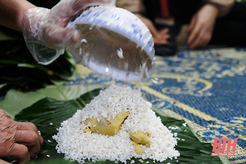 Các cơ sở làm bánh chưng tất bật phục vụ người tiêu dùng