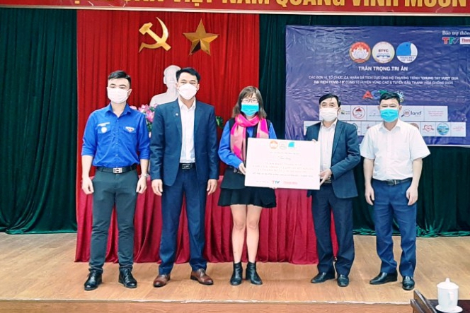 CLB Thanh niên Thanh Hoá - phía Nam trao quà hỗ trợ các huyện miền núi thực hiện phòng, chống dịch COVID-19
