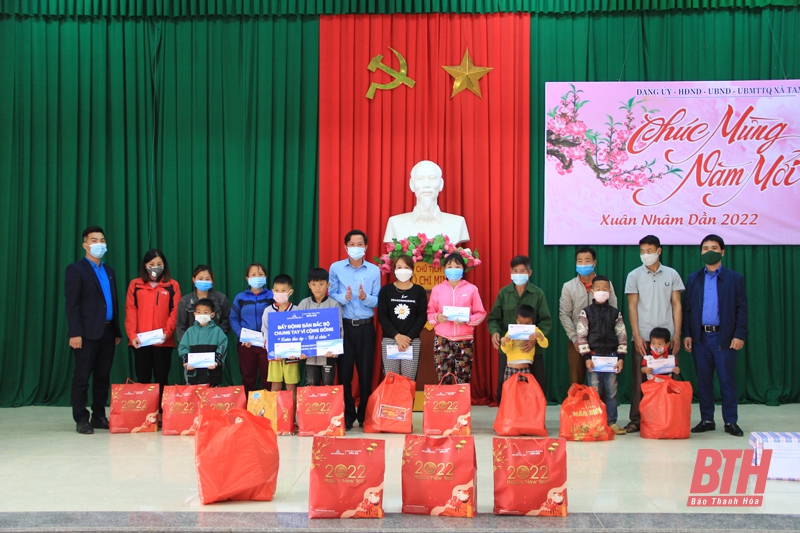 Hội Doanh nhân trẻ Thanh Hóa trao quà tết cho hộ nghèo, trẻ em có hoàn cảnh khó khăn tại huyện Thọ Xuân và Lang Chánh