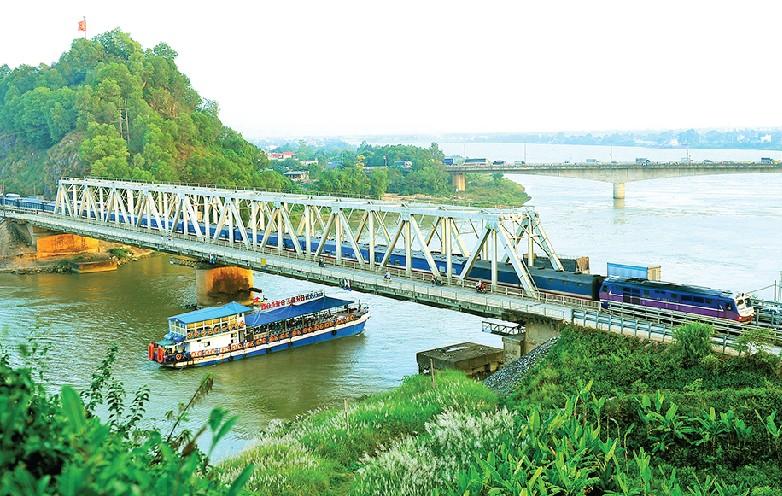 Tự hào tiếp nối truyền thống vẻ vang của Đảng