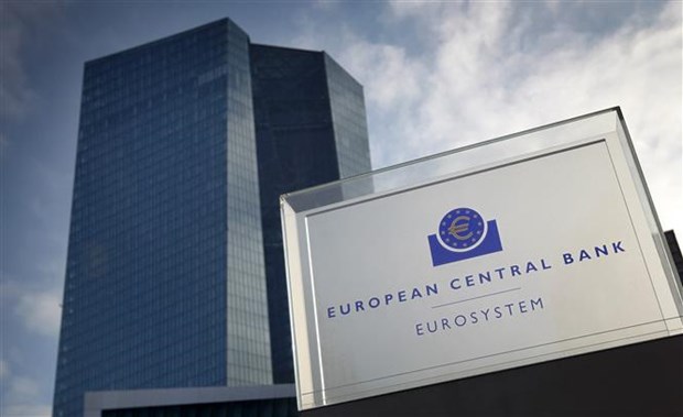 ECB giữ nguyên chính sách tiền tệ bất chấp lạm phát cao kỷ lục
