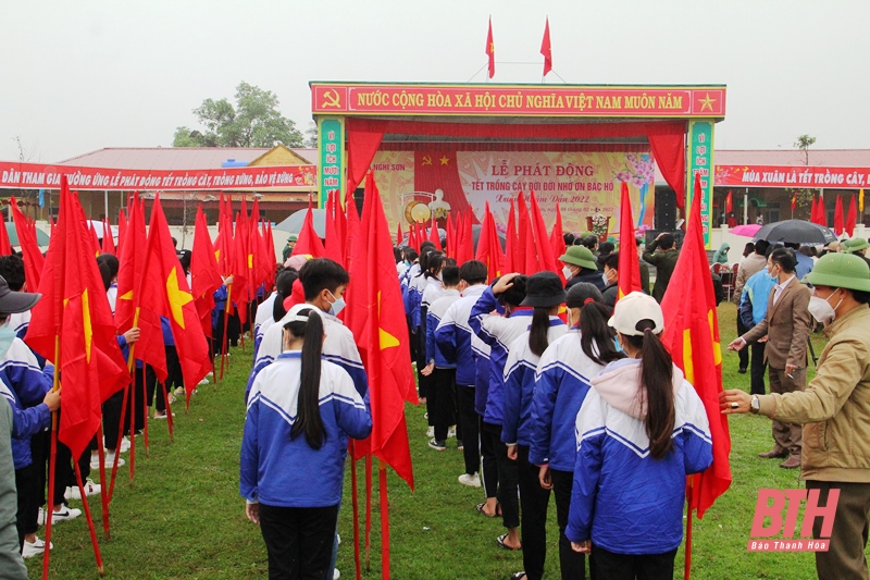 Phó Bí thư Tỉnh ủy Trịnh Tuấn Sinh dự lễ phát động “Tết trồng cây đời đời nhớ ơn Bác Hồ” tại thị xã Nghi Sơn
