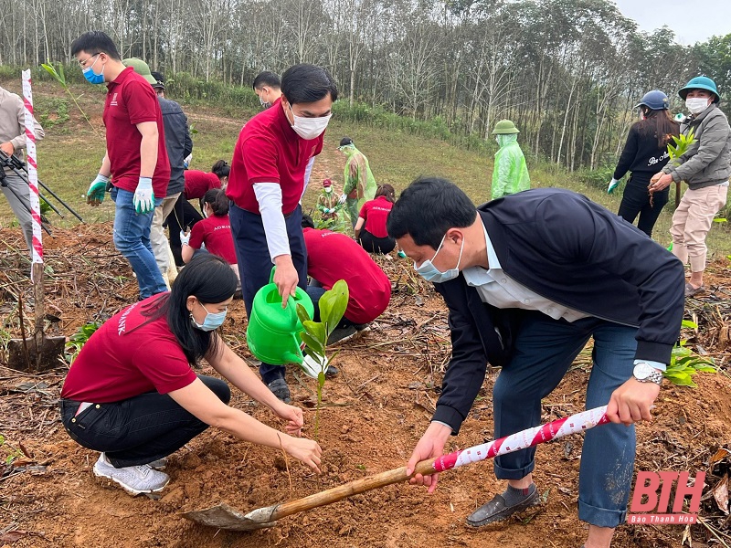 Agribank Nam Thanh Hóa ra quân “Tết trồng cây đời đời nhớ ơn Bác Hồ”