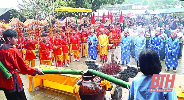 Về khu di tích lịch sử, văn hóa, danh thắng Bàn Bù nghe kể nghi lễ rước nước