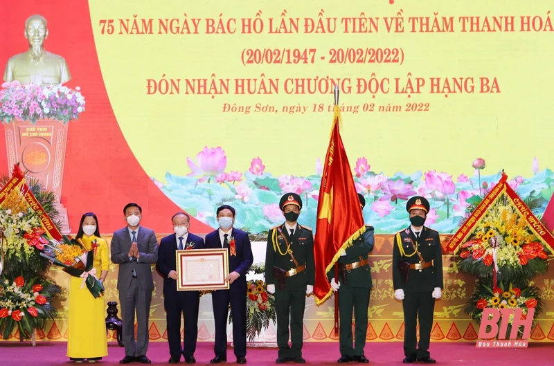 Huyện Đông Sơn tổ chức Lễ kỷ niệm 75 năm Ngày Bác Hồ lần đầu tiên về thăm Thanh Hóa và đón nhận Huân chương Độc lập hạng Ba