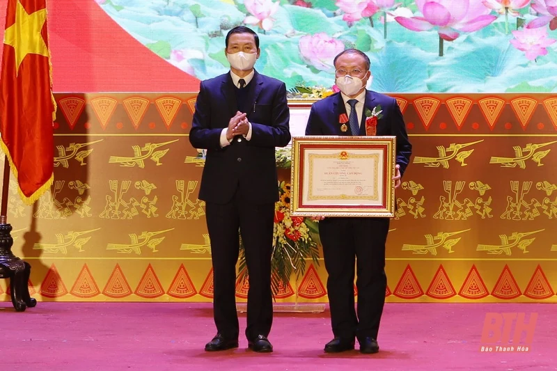 Huyện Đông Sơn tổ chức Lễ kỷ niệm 75 năm Ngày Bác Hồ lần đầu tiên về thăm Thanh Hóa và đón nhận Huân chương Độc lập hạng Ba