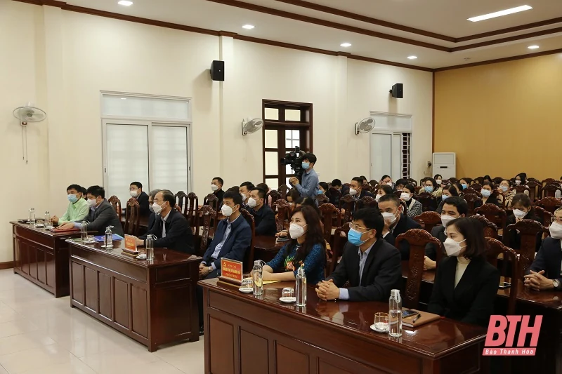 Đảng ủy khối Cơ quan và Doanh nghiệp trao giải Cuộc thi trắc nghiệm trên internet “Tìm hiểu Bác Hồ với Thanh Hóa, Thanh Hóa làm theo lời Bác”