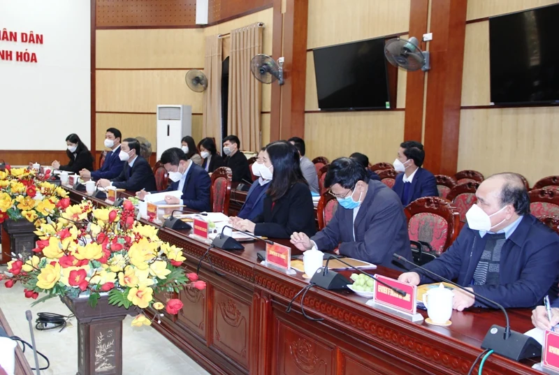 Chủ tịch UBND tỉnh Đỗ Minh Tuấn tiếp và làm việc với đoàn công tác Ngân hàng Phát triển Châu Á