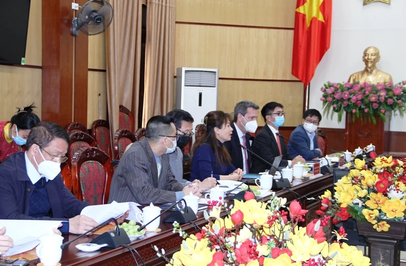 Chủ tịch UBND tỉnh Đỗ Minh Tuấn tiếp và làm việc với đoàn công tác Ngân hàng Phát triển Châu Á