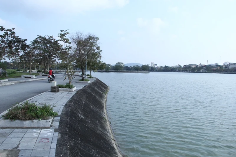 Chủ tịch UBND tỉnh Đỗ Minh Tuấn tiếp và làm việc với đoàn công tác Ngân hàng Phát triển Châu Á