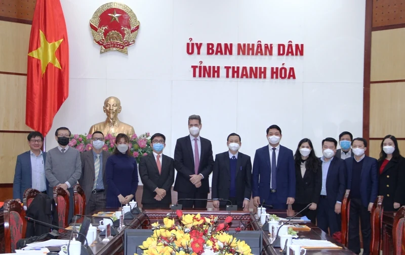Chủ tịch UBND tỉnh Đỗ Minh Tuấn tiếp và làm việc với đoàn công tác Ngân hàng Phát triển Châu Á