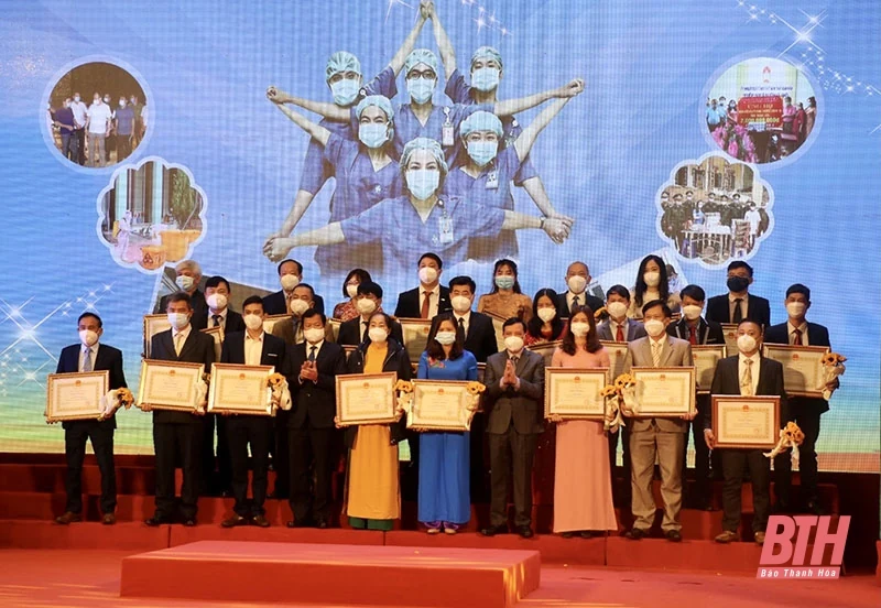 Thanh Hoá tôn vinh, khen thưởng các tập thể, cá nhân có thành tích xuất sắc trong công tác phòng, chống dịch COVID-19