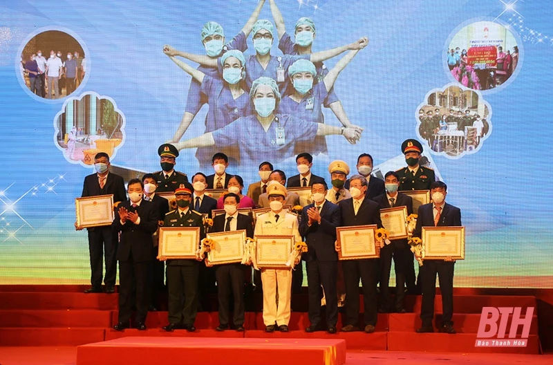 Thanh Hoá tôn vinh, khen thưởng các tập thể, cá nhân có thành tích xuất sắc trong công tác phòng, chống dịch COVID-19