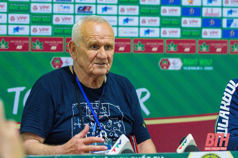 HLV Petrovic: “Tôi như đang chiến đấu trên sân cùng các cầu thủ của mình”