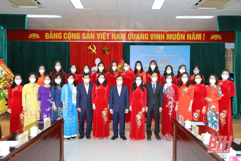 Phó Bí thư Thường trực Tỉnh ủy Lại Thế Nguyên chúc mừng Ngày Quốc tế Phụ nữ và gặp mặt đoàn đại biểu tỉnh Thanh Hóa dự Đại hội đại biểu phụ nữ toàn quốc lần thứ XIII