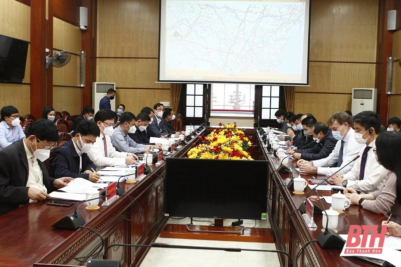 Phó Chủ tịch UBND tỉnh Mai Xuân Liêm làm việc với đoàn công tác của Ngân hàng Thế giới về đầu tư phát triển hạ tầng giao thông