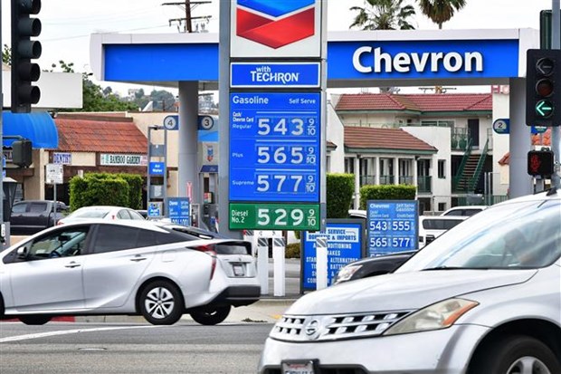 Tại sao giá nhiên liệu ở Mỹ tăng dù hầu như không sử dụng dầu của Nga?