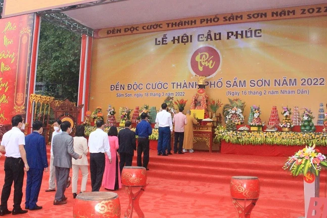 Tưng bừng Lễ hội cầu phúc Đền Độc Cước