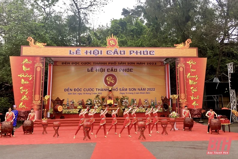 Tưng bừng Lễ hội cầu phúc Đền Độc Cước