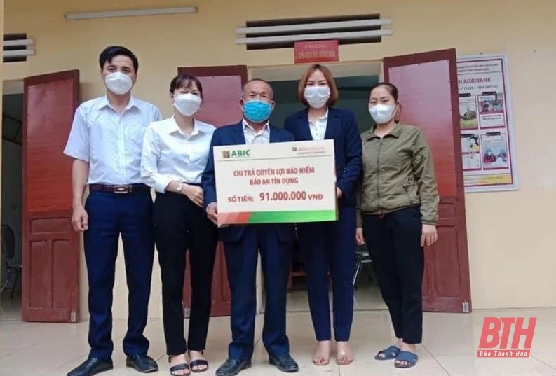 Chi trả 312 triệu đồng bảo an tín dụng tại huyện Yên Định và Thiệu Hóa