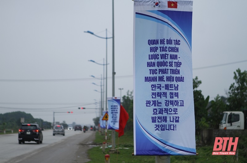 Sầm Sơn: Rực rỡ cờ hoa chào mừng kỷ niệm 30 năm thiết lập quan hệ ngoại giao Việt Nam - Hàn Quốc