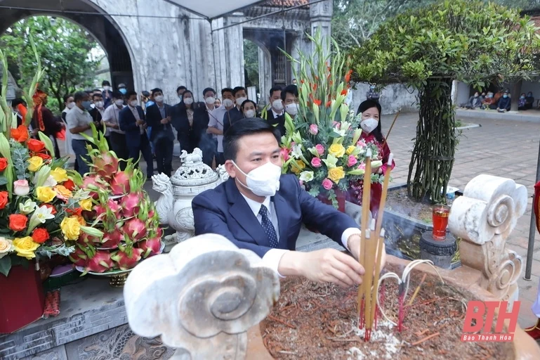 Bí thư Tỉnh ủy Đỗ Trọng Hưng dâng hương Anh hùng dân tộc Triệu Thị Trinh