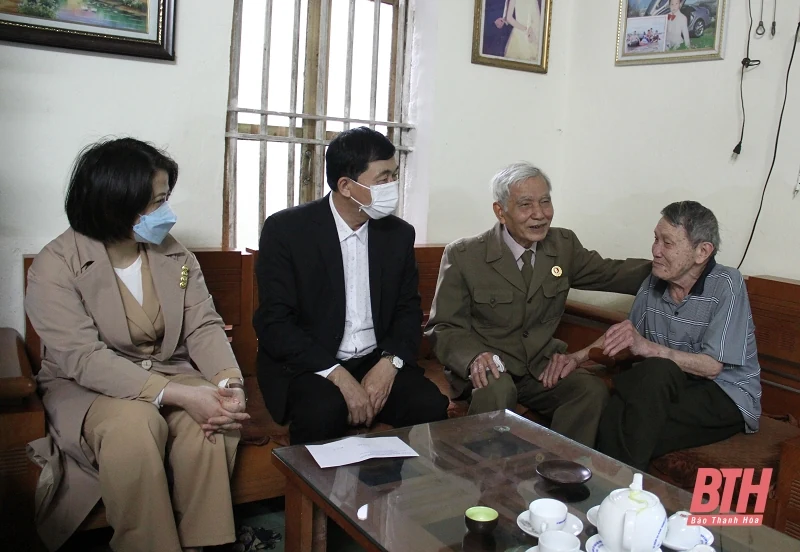 Phường Nam Ngạn (TP Thanh Hoá) dâng hương kỷ niệm 57 năm Hàm Rồng chiến thắng