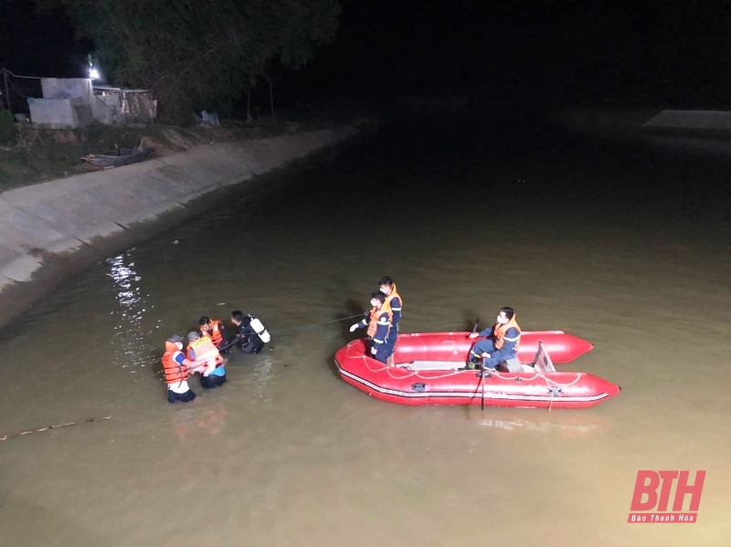 Xuyên đêm tìm kiếm 5 học sinh đuối nước trên sông Mậu Khê