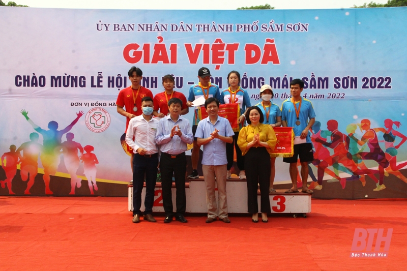 Sôi nổi Giải Việt dã các cặp đôi - Lễ hội tình yêu Hòn Trống Mái TP Sầm Sơn 2022