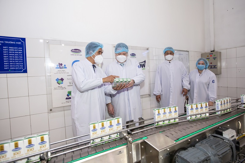 Tân Đại sứ Hoa kỳ thăm nhà máy sữa Vinamilk tại Cần Thơ