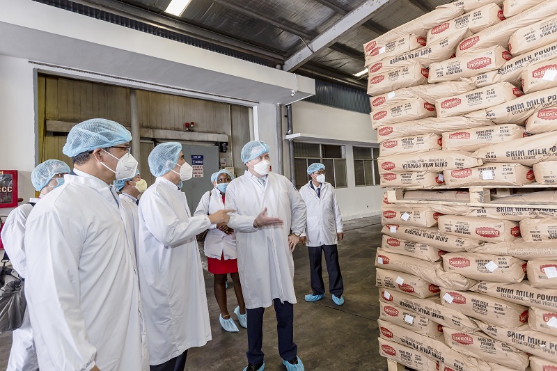 Tân Đại sứ Hoa kỳ thăm nhà máy sữa Vinamilk tại Cần Thơ