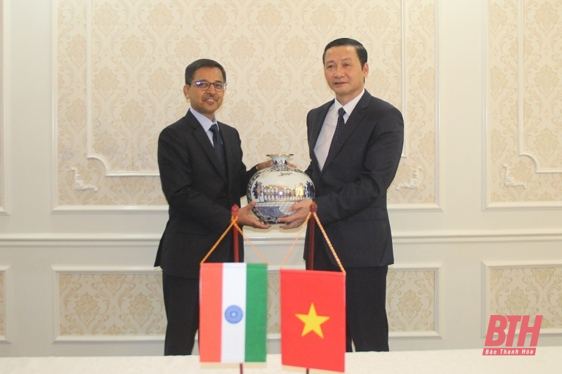 Chủ tịch UBND tỉnh Đỗ Minh Tuấn tiếp và làm việc với Đại sứ đặc mệnh toàn quyền Cộng hòa Ấn Độ tại Việt Nam