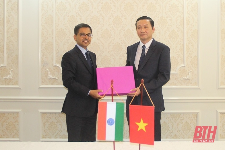Chủ tịch UBND tỉnh Đỗ Minh Tuấn tiếp và làm việc với Đại sứ đặc mệnh toàn quyền Cộng hòa Ấn Độ tại Việt Nam
