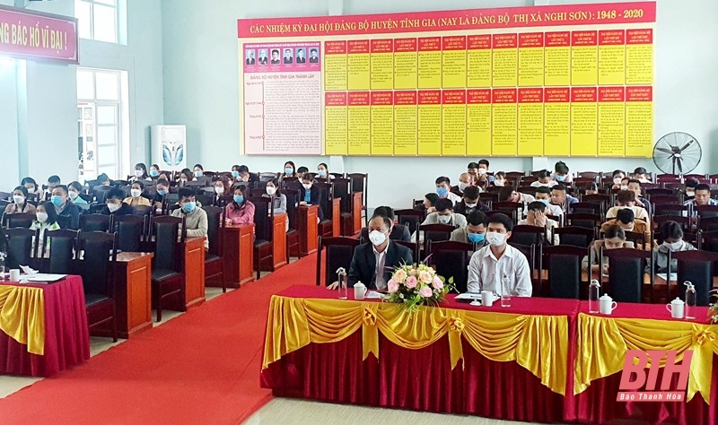 Thị ủy Nghi Sơn bồi dưỡng công tác đảng cho đảng viên mới